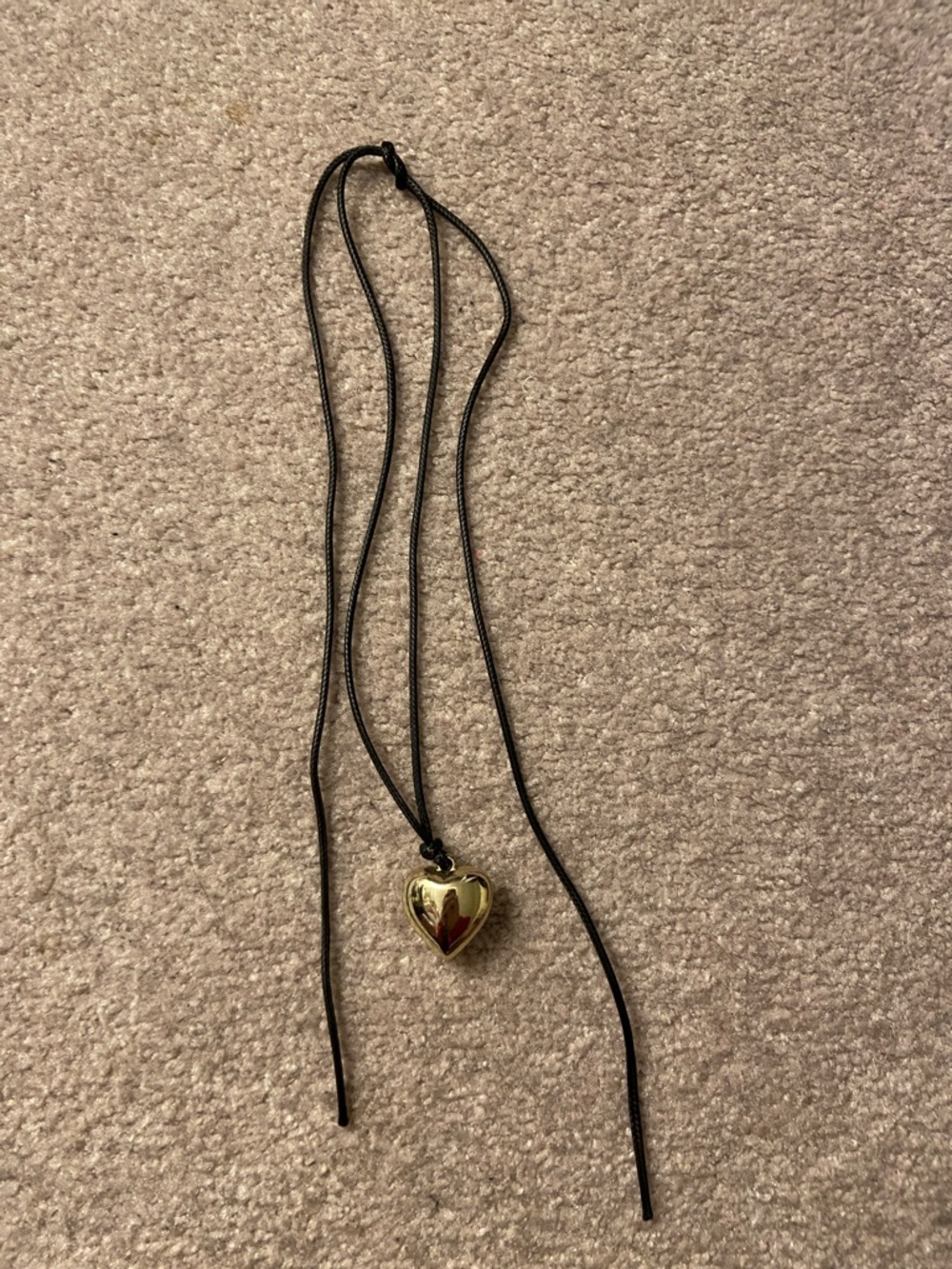 Gold heart string necklace